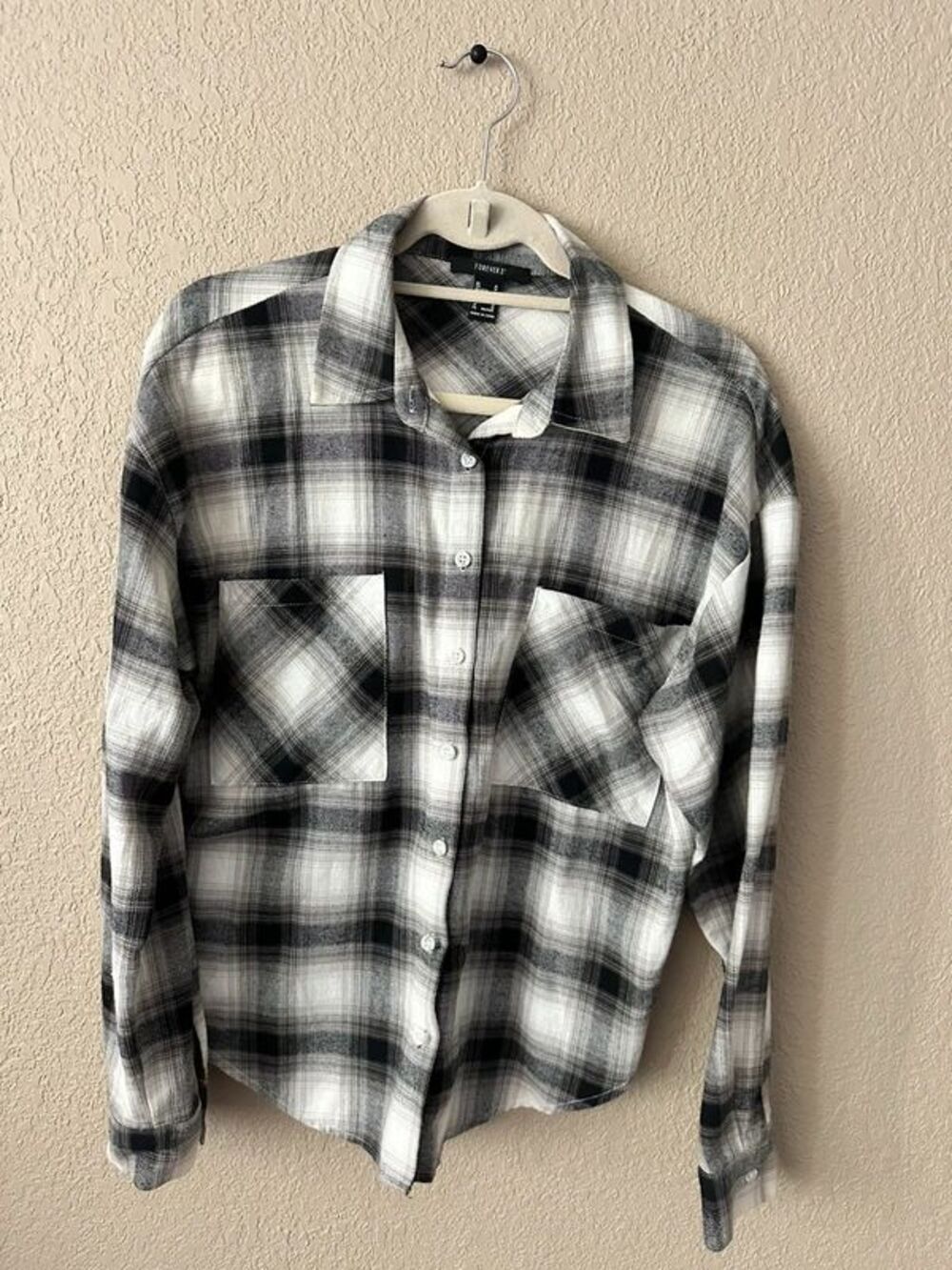Forever 21 Men’s Plaid Flannel Shirt Black and White Size M